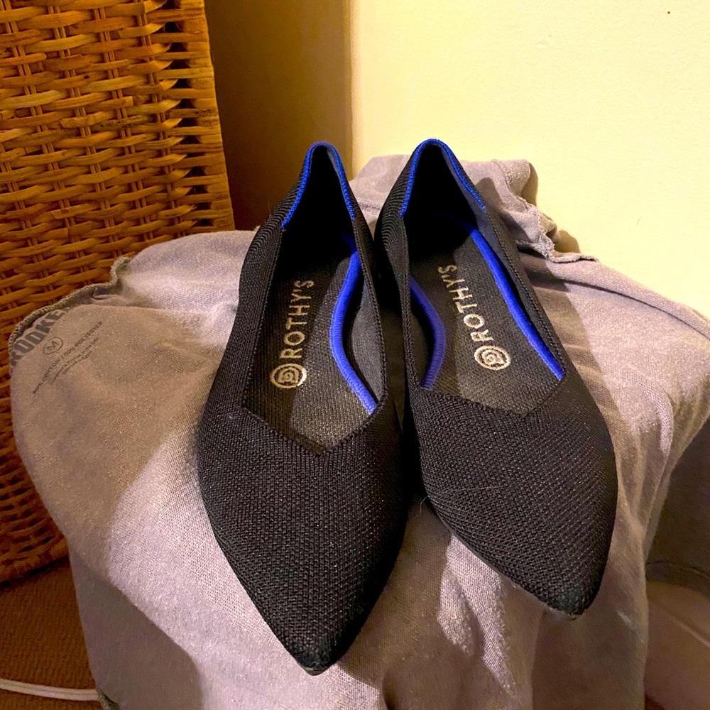 EUC Rothys pointed-toe.  Black.  Size 8